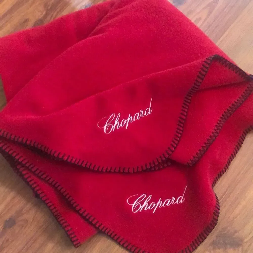 Vintage CHOPARD Made in Vietnam red large blanket/throw ￼